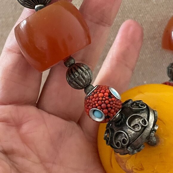 Vintage Simulated Amber and Bakelite Novelty Bead Statement Necklace 26" - Picture 4 of 6